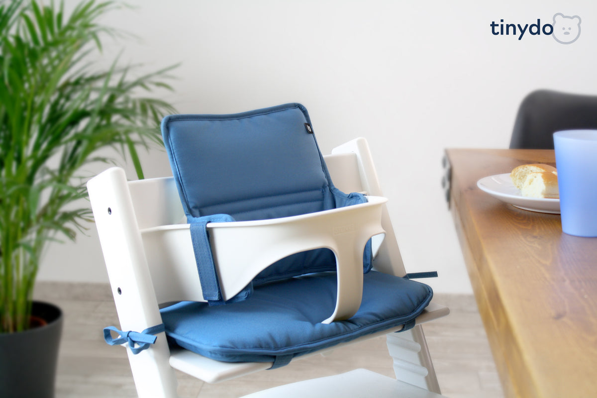 Dunkelblaues Tinydo Sitzkissen passend für Stokke Tripp Trapp mit Babyschale