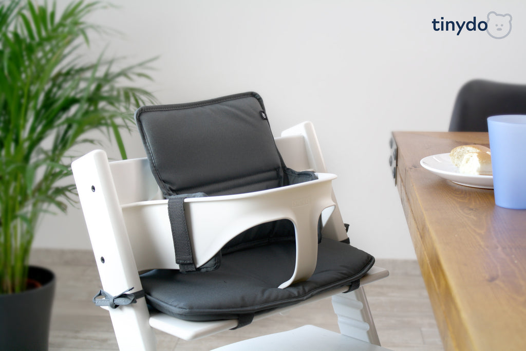 Dunkelgraues Tinydo Sitzkissen passend für Stokke Tripp Trapp mit Babyschale